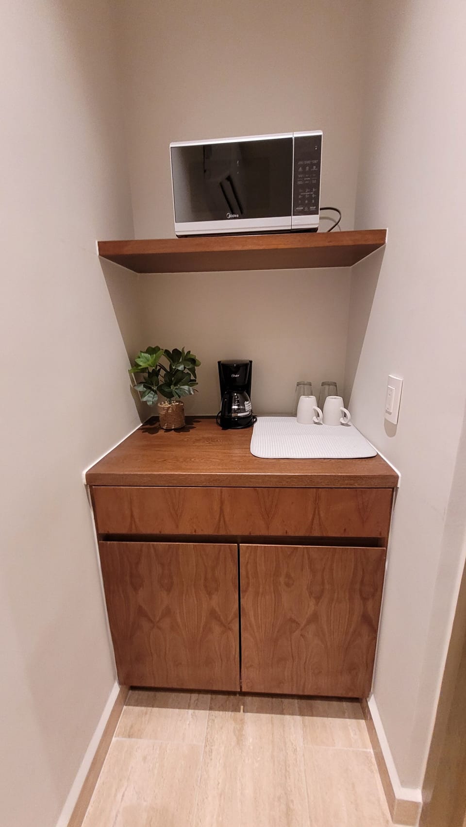 Apartment, 2 Bedrooms, Accessible, Smoking | Interior