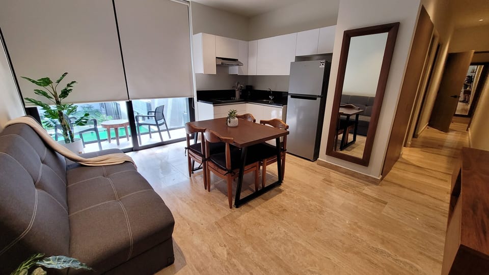 Apartment, 2 Bedrooms, Accessible, Smoking | Living room