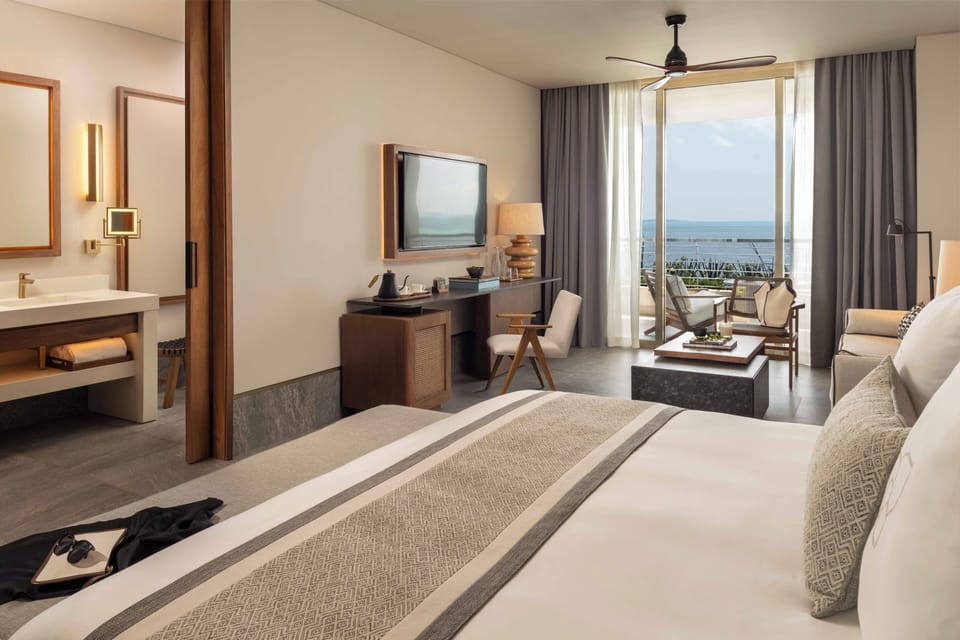 Premium bedding, down comforters, in-room safe, desk