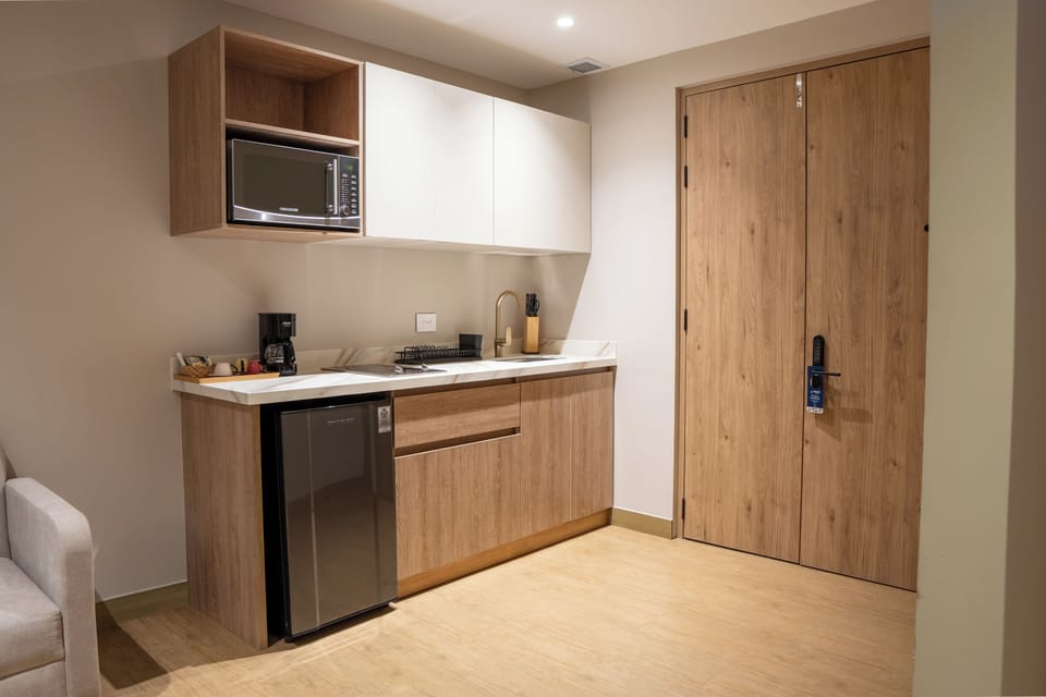 Studio Suite | Premium bedding, minibar, in-room safe, desk