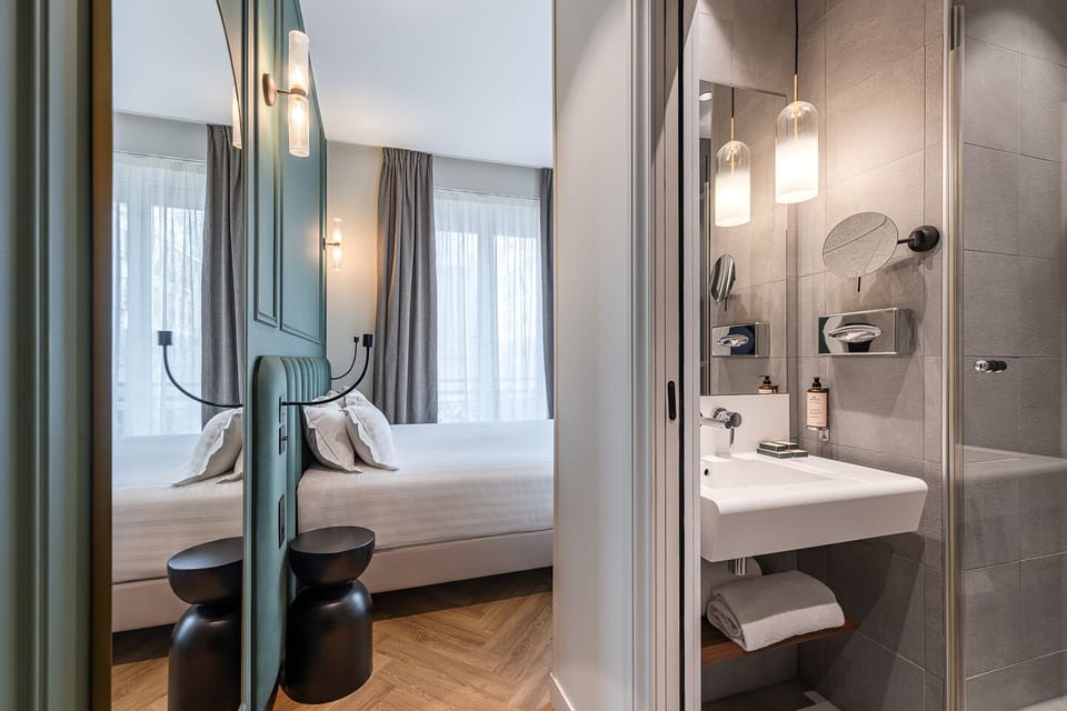 Standard Room | Minibar, in-room safe, desk, laptop workspace