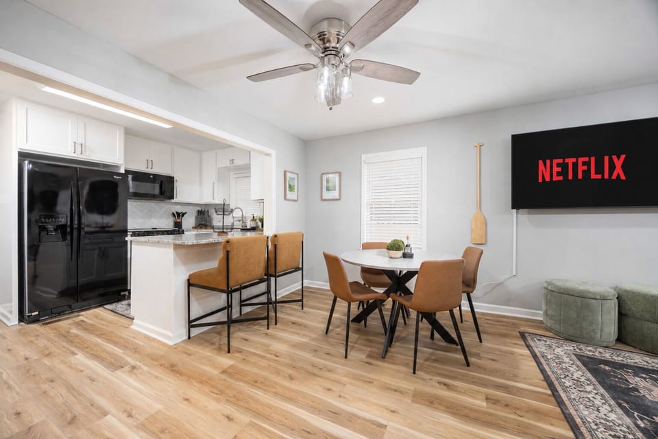 Dining/kitchen area