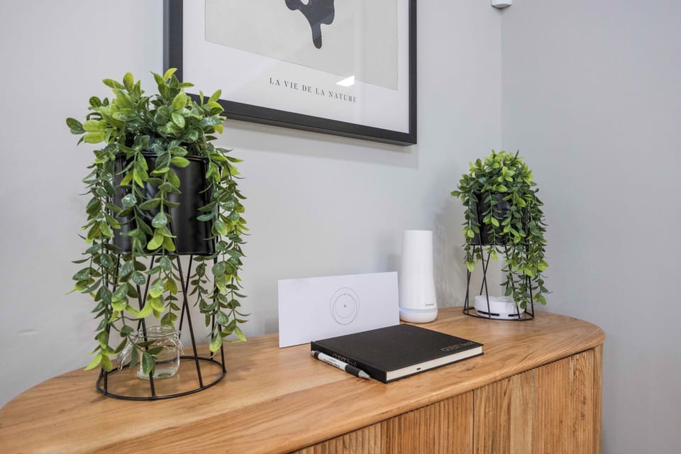 Guestbook & Games dining