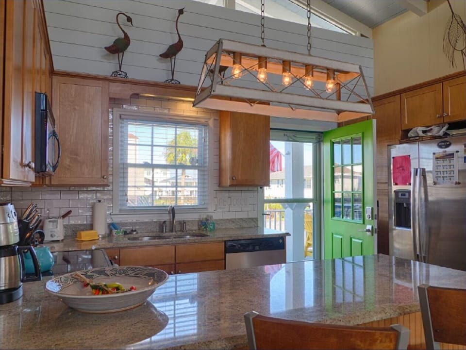 Very well equipped kitchen.