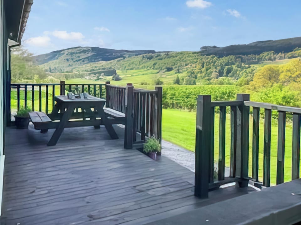 Decking | Tay Lodge, Aberfeldy