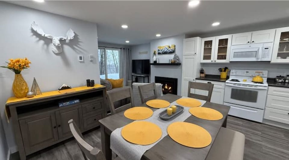 Dining Room & Kitchen