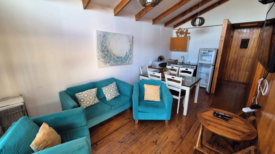 Basic Cabin | Living area | Flat-screen TV