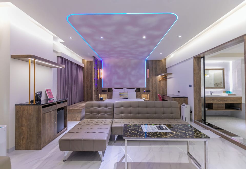 Deluxe Double Room | Desk, soundproofing, free WiFi, bed sheets
