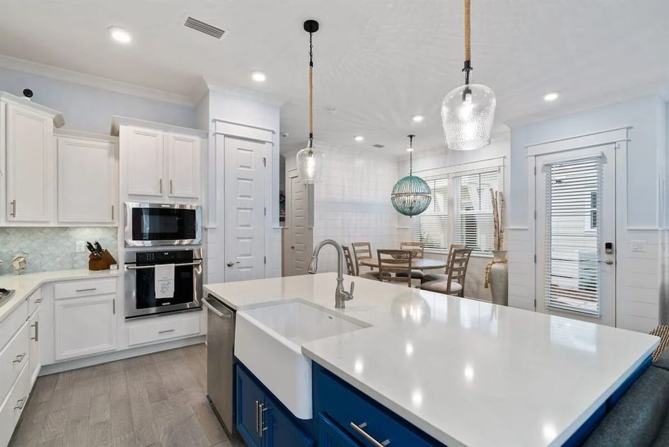 Love the blue accents!