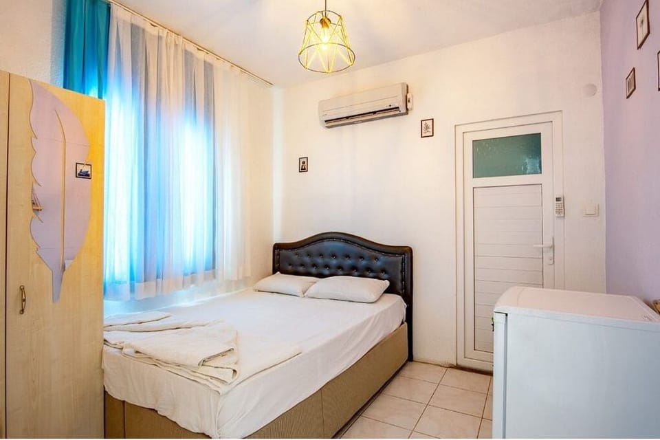 Standard Double Room | Free WiFi, bed sheets