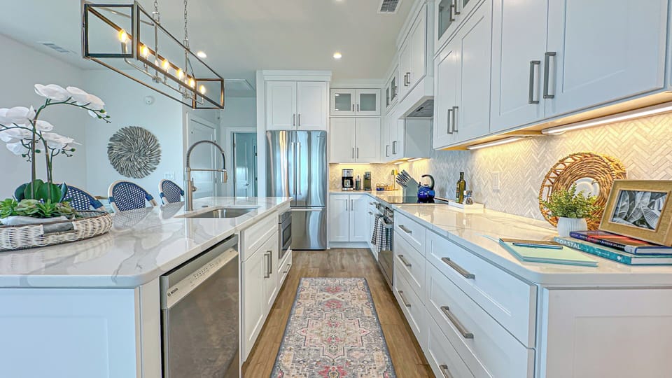 EVERYTHING you need in this beautiful kitchen!