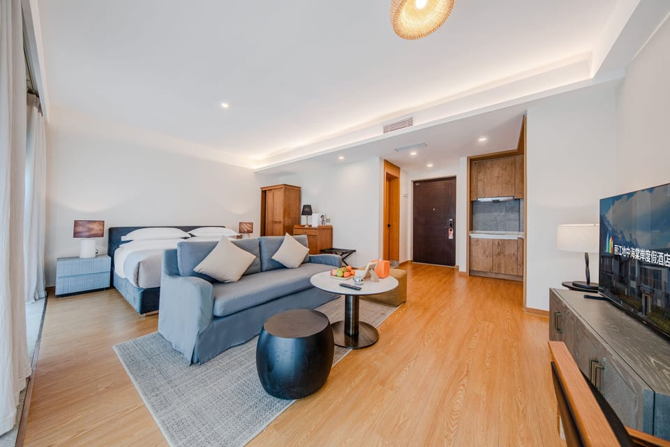 Superior Double Room, 1 Queen Bed, Balcony, Mountain View | Down comforters, minibar, in-room safe, desk