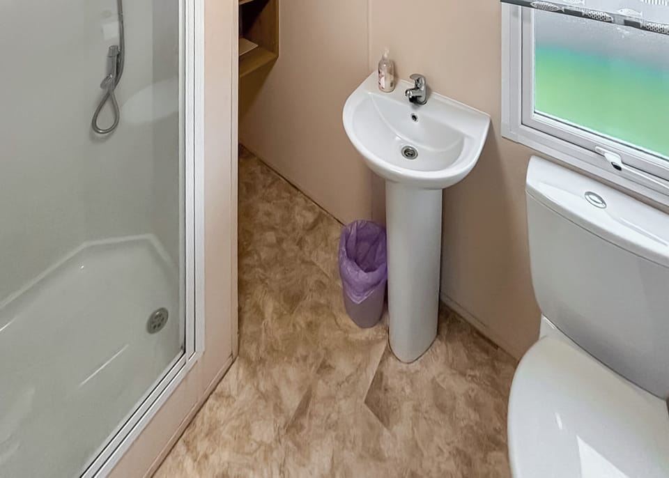 Shower, Bathroom, Toilet, House