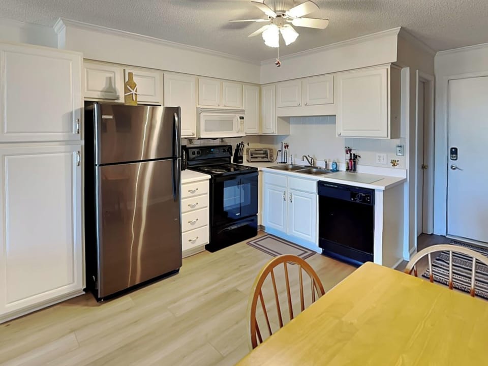 Condo (2 Bedrooms) | Property amenity