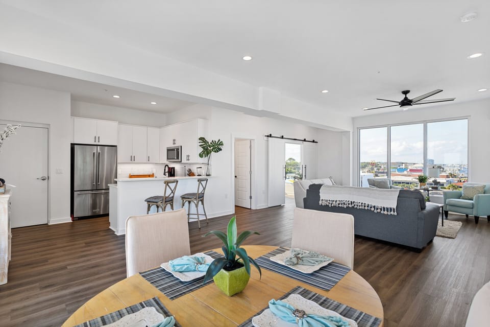 Condo (2 Bedrooms) | Property amenity