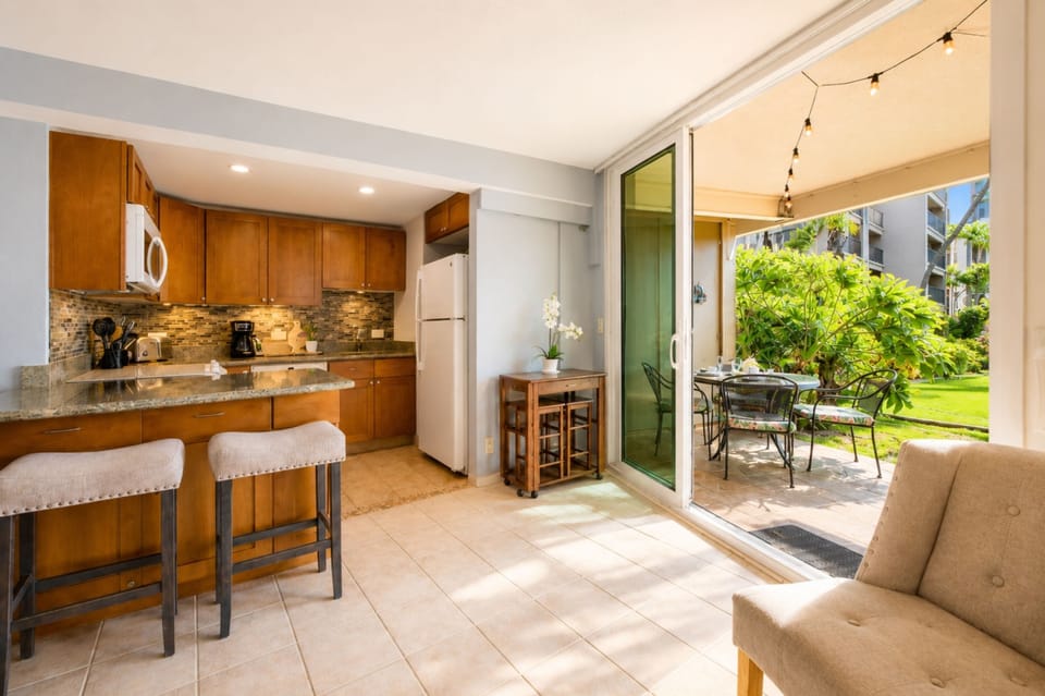 Villa, 1 Bedroom (Ocean View, Sleeps 4 (HOL-102)) | Dining room