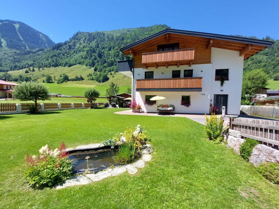 Plant, Sky, Building, Tree, Mountain, Window, Land Lot, Natural Landscape, House, Cottage