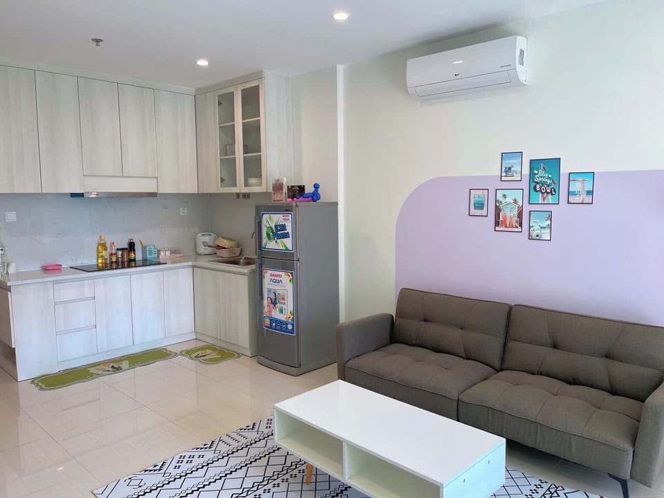 Standard Apartment, City View | Living area