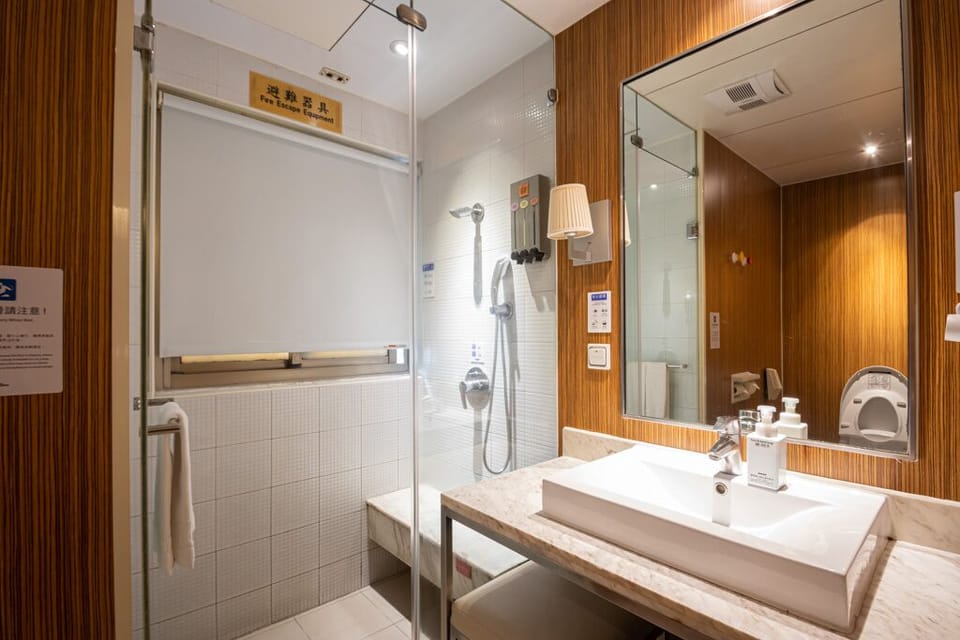Classic Double Room | Bathroom | Shower, hair dryer, slippers, towels