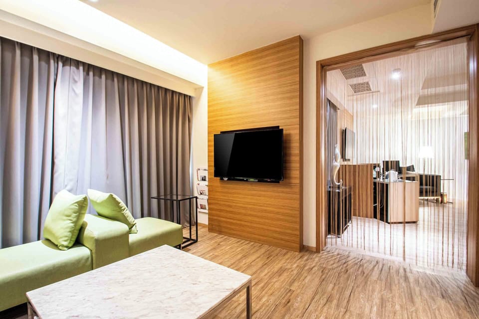 Deluxe Quadruple Room | Premium bedding, minibar, desk, free WiFi