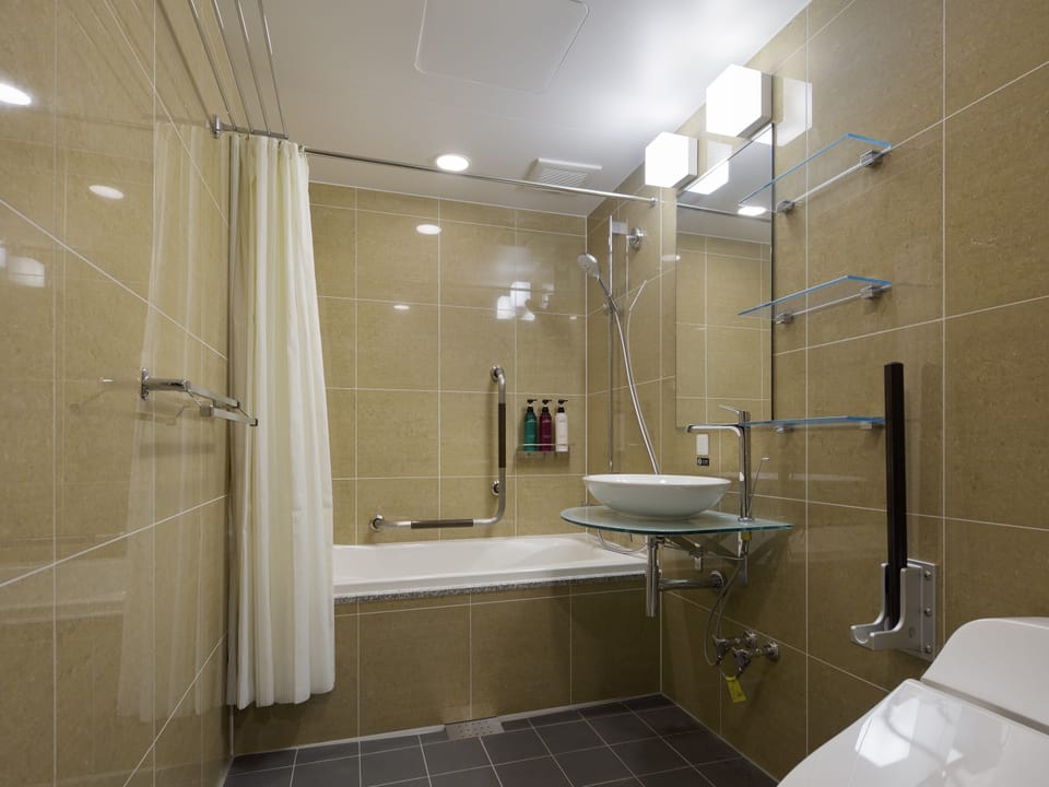 Deluxe Twin Room, Non Smoking (27th floor) | Bathroom | Combined shower/tub, free toiletries, hair dryer, slippers