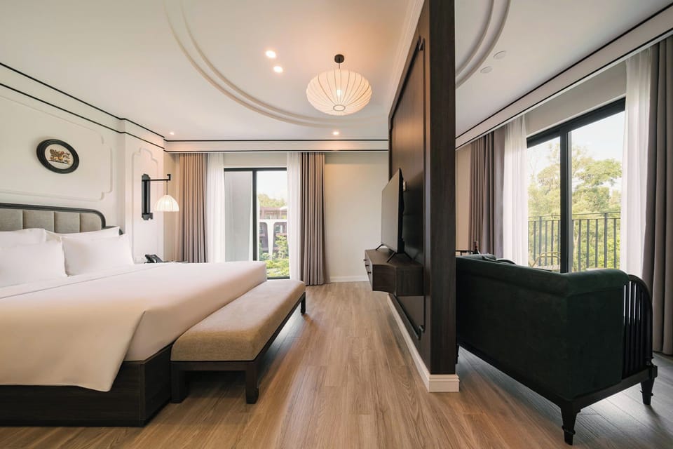Junior Suite, Garden View | Individually decorated, individually furnished, desk, laptop workspace