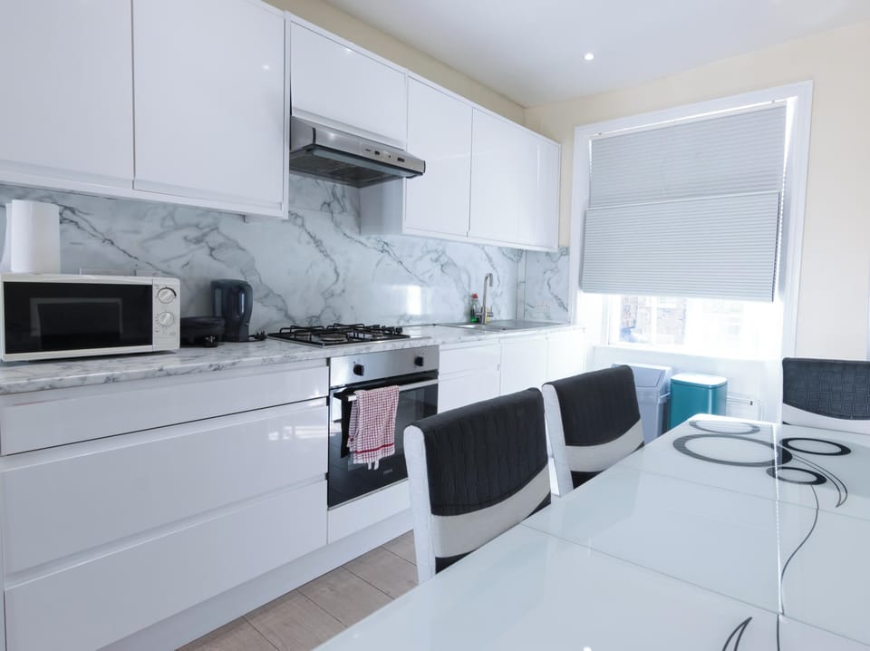 Apartment | Private kitchen | Fridge, microwave, oven, stovetop