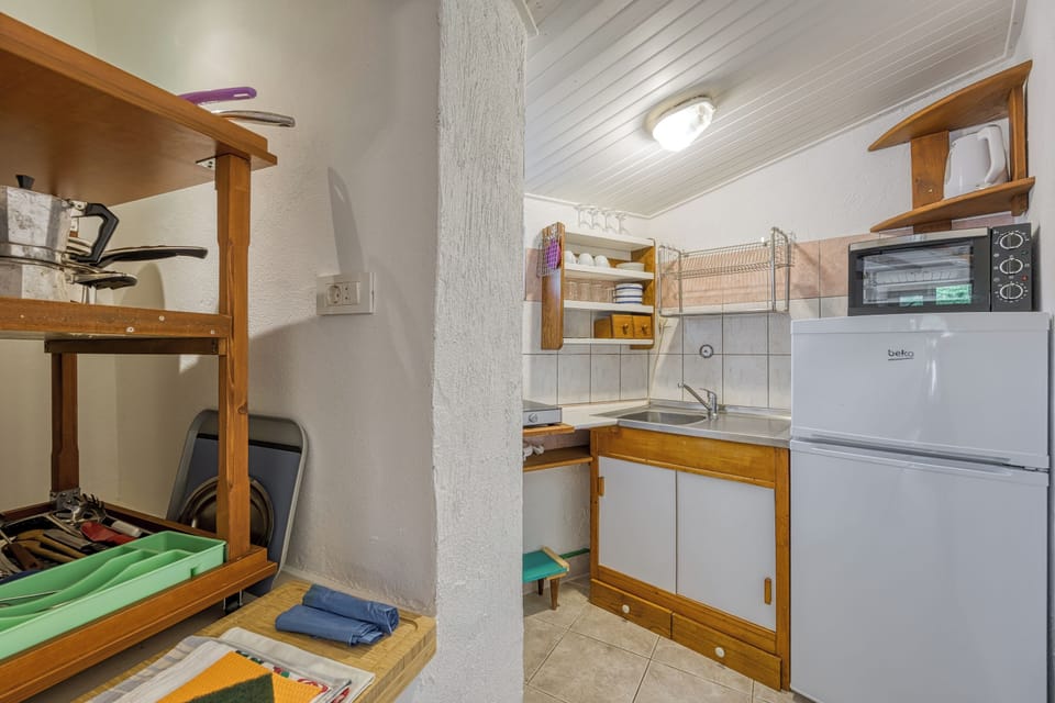 Family Apartment, 1 Bedroom, Terrace (Stella Maris Apt /w Terrace) | Private kitchen