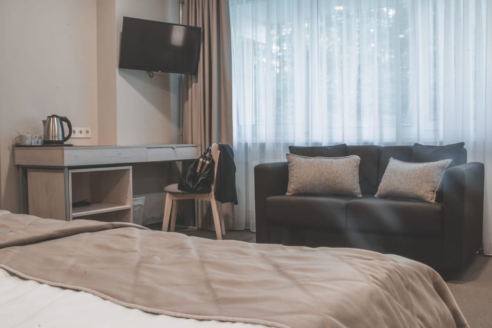Double Room | In-room safe, desk, iron/ironing board, free WiFi