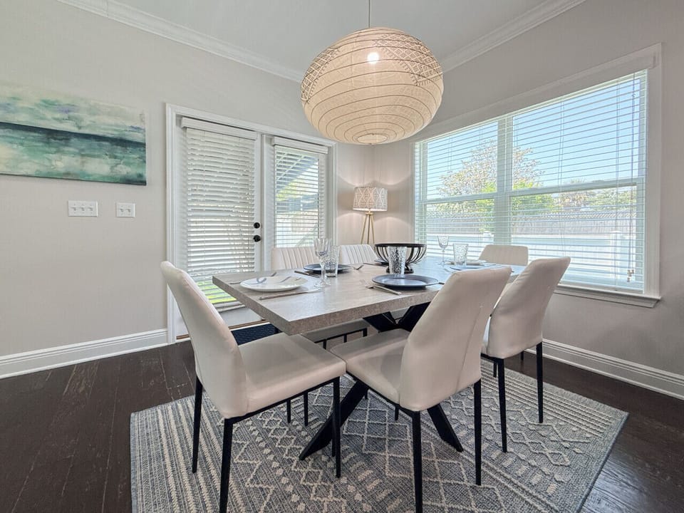 Dining Area Featuring Seating for Six