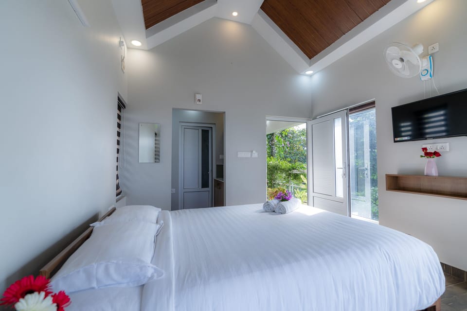 Deluxe Single Room, Garden View | Iron/ironing board, free WiFi, bed sheets