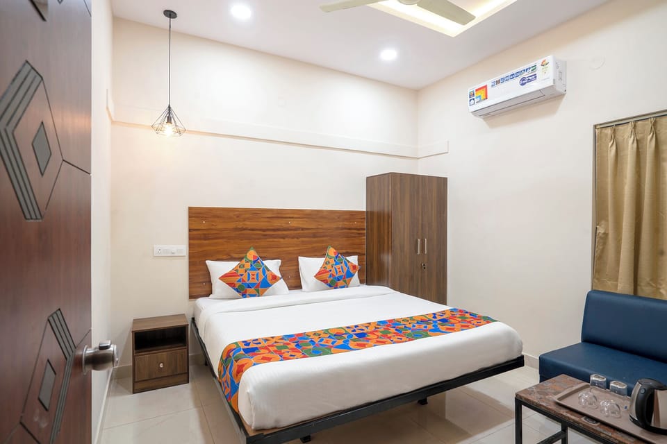 Egyptian cotton sheets, premium bedding, in-room safe, free WiFi
