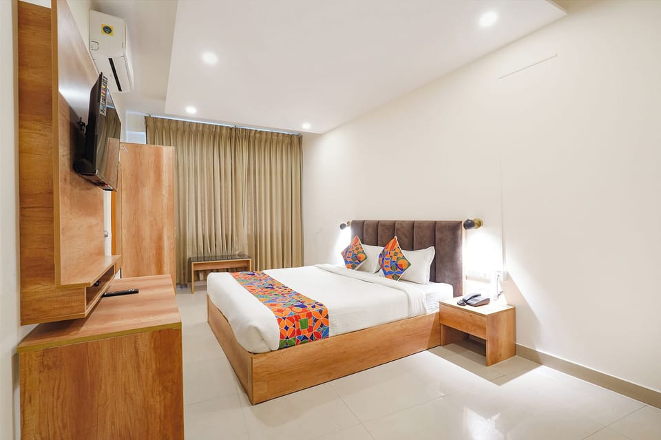 Egyptian cotton sheets, premium bedding, in-room safe, free WiFi