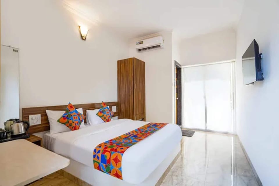 Premium Room | Egyptian cotton sheets, premium bedding, in-room safe, desk