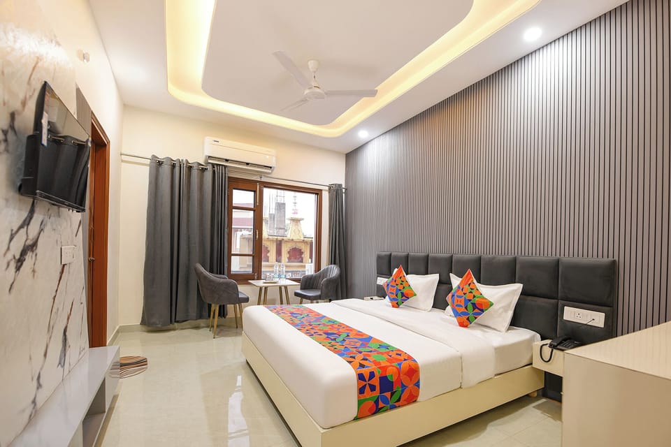 Egyptian cotton sheets, premium bedding, in-room safe, free WiFi