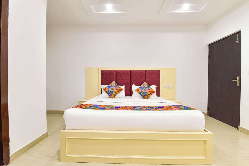 Family Room | Egyptian cotton sheets, premium bedding, in-room safe, free WiFi