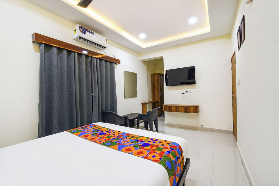 Egyptian cotton sheets, premium bedding, in-room safe, free WiFi