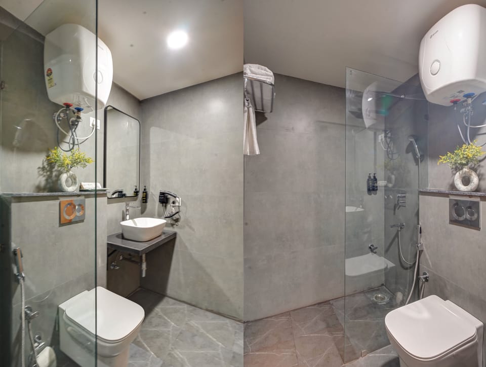 Deluxe Double Room | In-room safe, desk, laptop workspace, blackout drapes