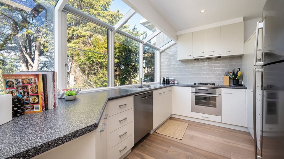 Well-equipped kitchen area 