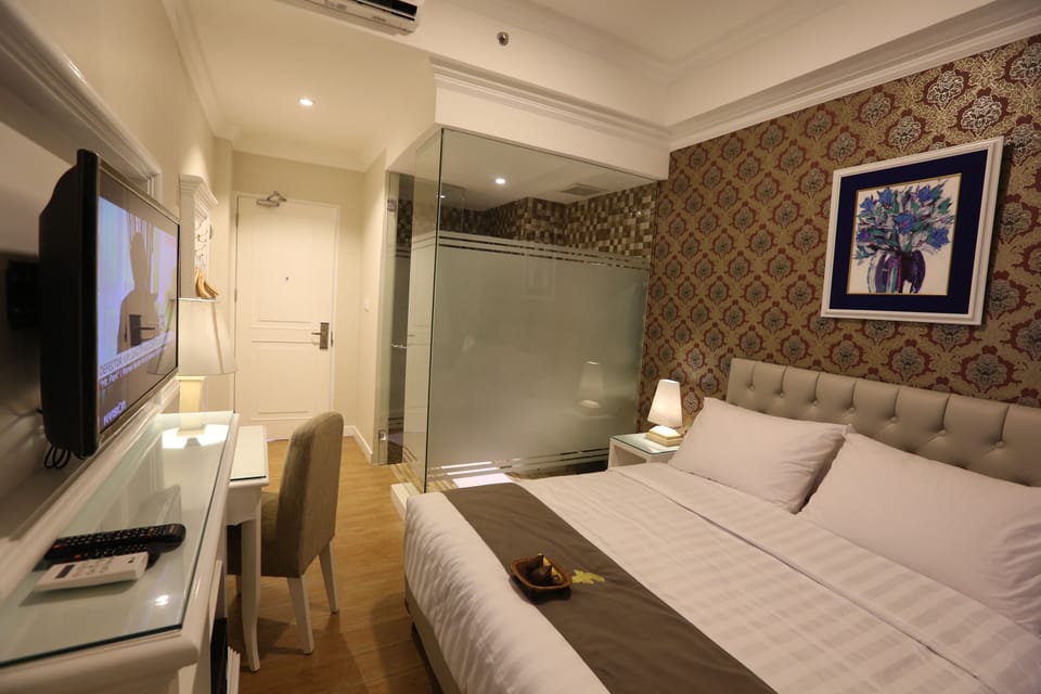 In-room safe, desk, blackout drapes, soundproofing