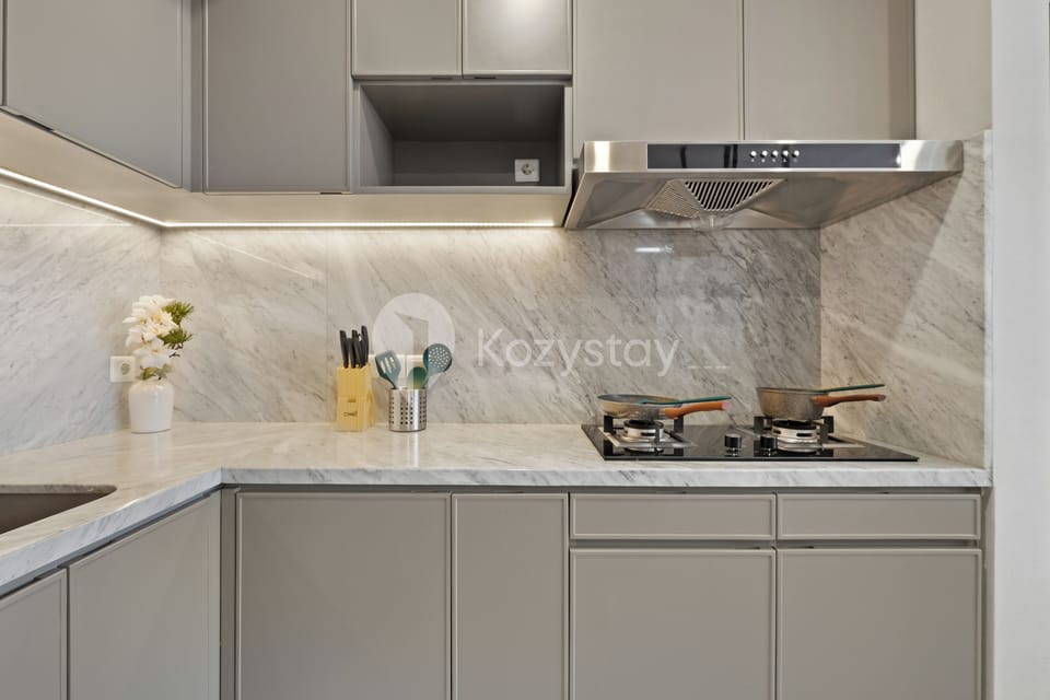 Apartment, 3 Bedrooms, City View | Private kitchen | Full-size fridge, microwave, stovetop, cookware/dishes/utensils