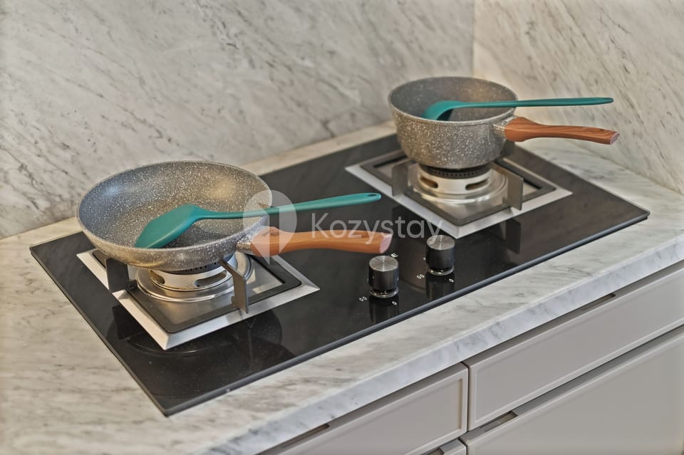 Apartment, 3 Bedrooms, City View | Private kitchen | Full-size fridge, microwave, stovetop, cookware/dishes/utensils