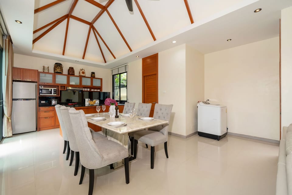 Family Villa, 3 Bedrooms, Pool View | In-room dining