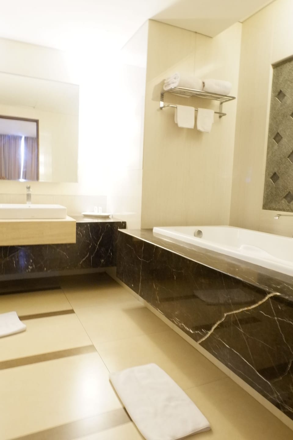 Family Room, 1 King Bed | Bathroom | Shower, free toiletries, towels