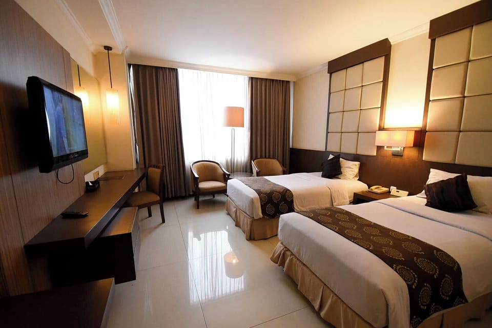 Deluxe Room | Free minibar items, in-room safe, individually decorated, desk