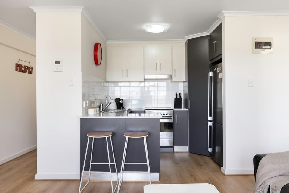 Kitchen & additional bench seating