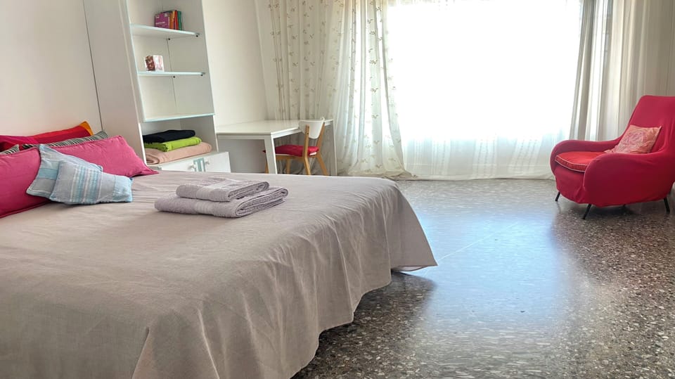 Superior Room, City View | Desk, laptop workspace, soundproofing, free WiFi
