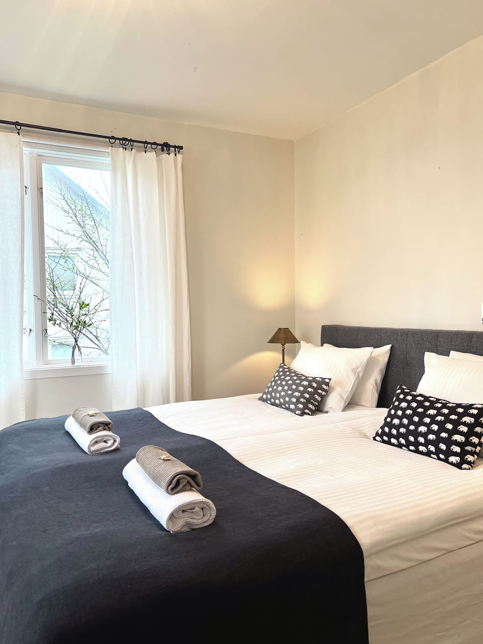 Comfort dubbelrum - utsikt mot trädgården (delat badrum) | Free WiFi, bed sheets