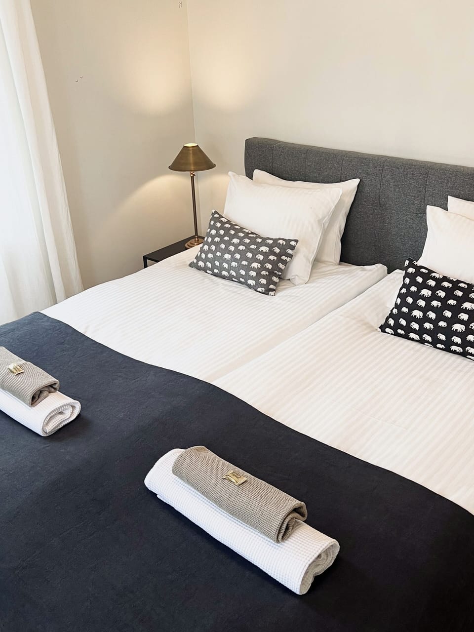 Comfort dubbelrum - utsikt mot trädgården (delat badrum) | Free WiFi, bed sheets