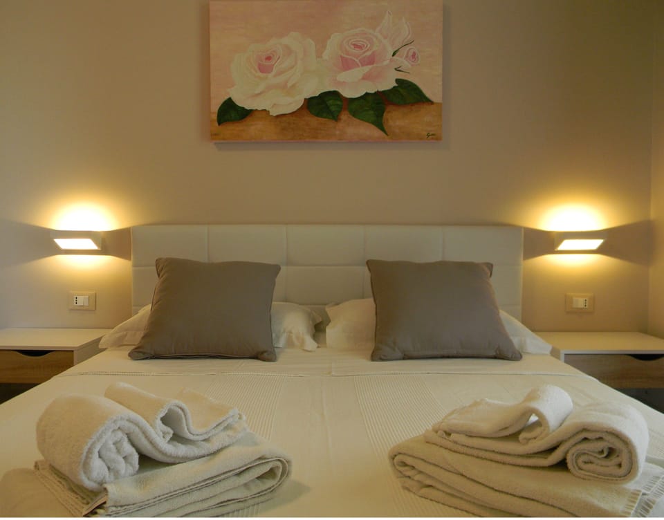 Double Room, Garden View | Desk, blackout drapes, soundproofing, free cribs/infant beds